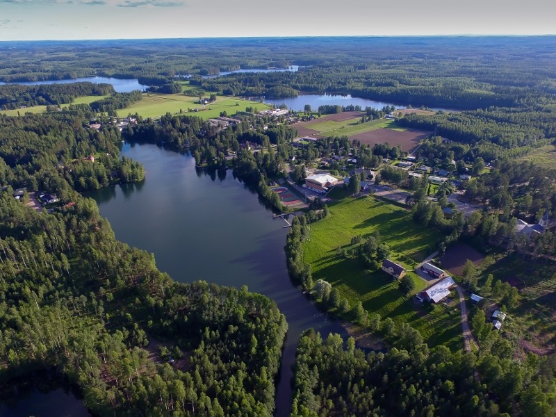 Jäppilän Sanomat – Kylän keskellä on lampi, joka näyttää vähän Suomelta