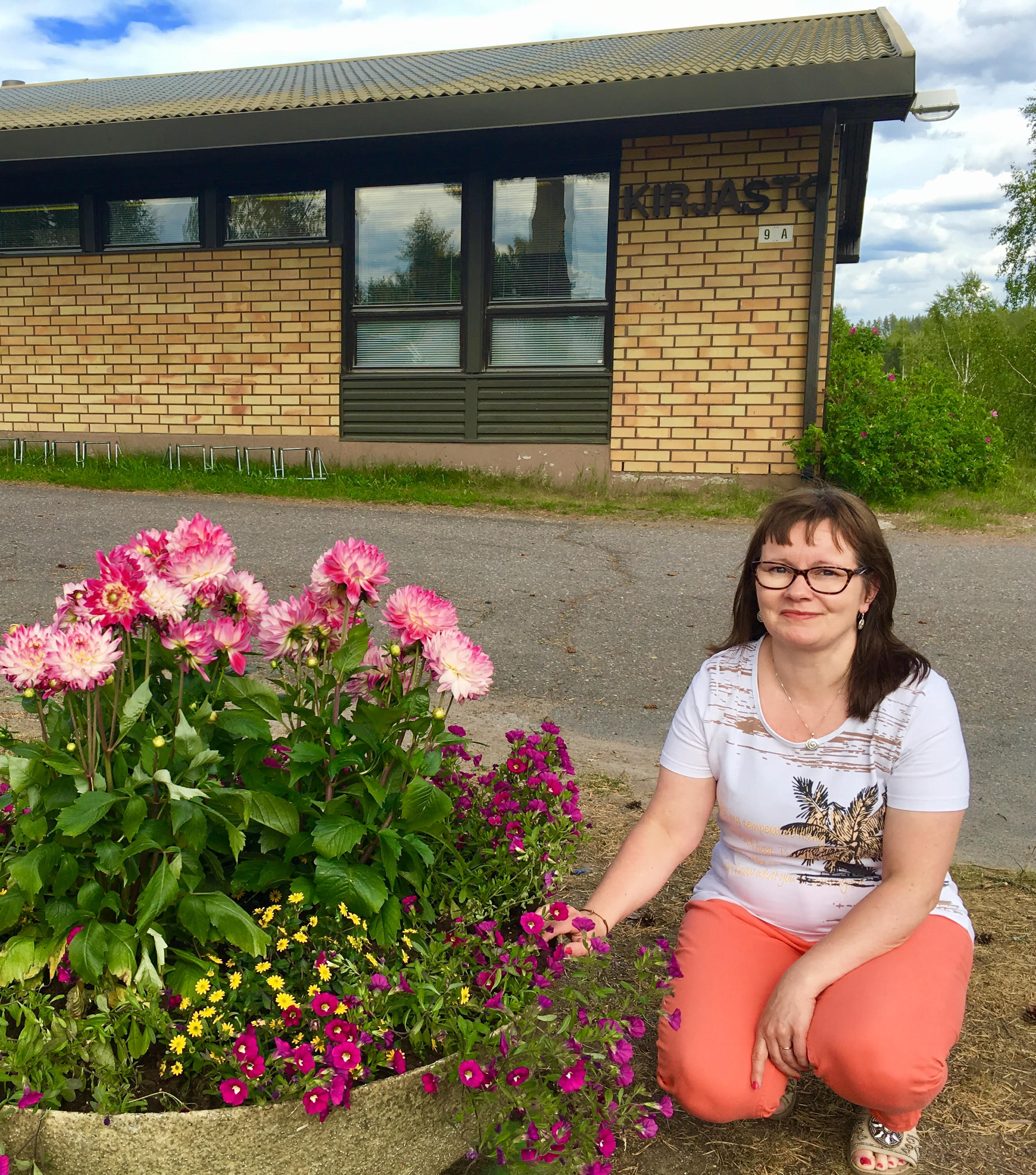 Maija Tikkanen- Jäppilän kirjaston uusi kirjastovirkailija