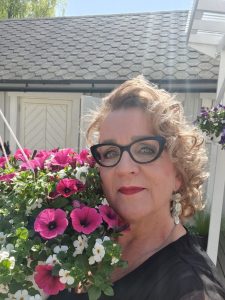 Kyläpäällikkö Sirpa Ylönen