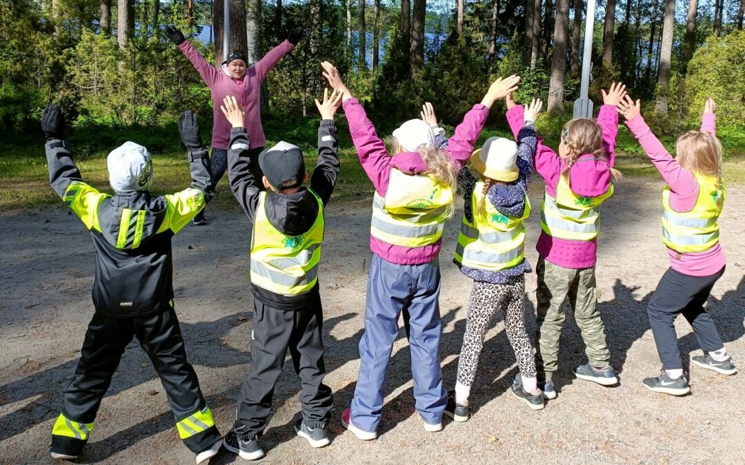 Tulevien ekaluokkalaisten kouluun siunaaminen