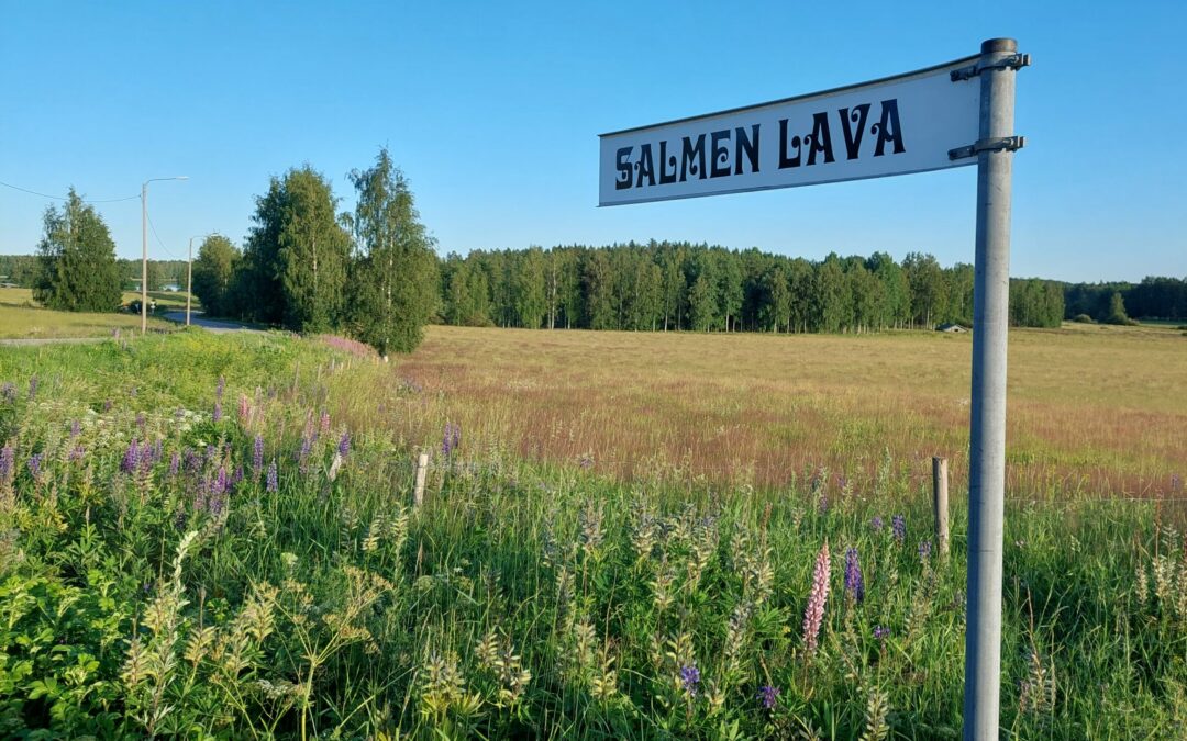 Lipposet järjestävät tansseja Salmen lavalla