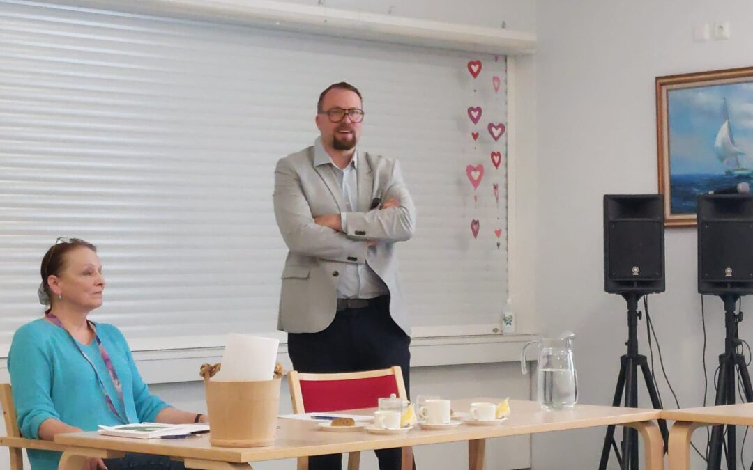 Hyvinvointijohtaja Santeri Seppälän vierailu Jäppilän Peltokartanossa.